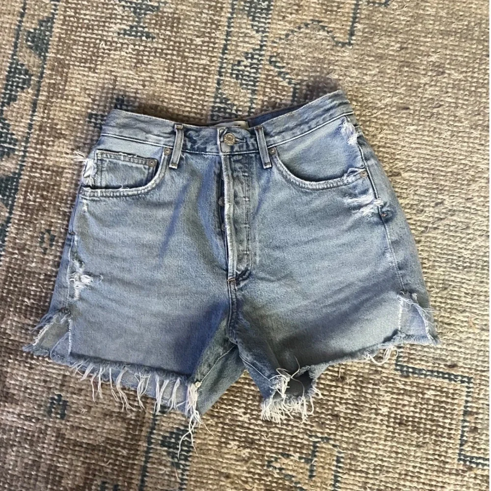Iconic AGOLDE Parker Long Vintage High Rise Cut Off Denim Shorts Light Wash 26
